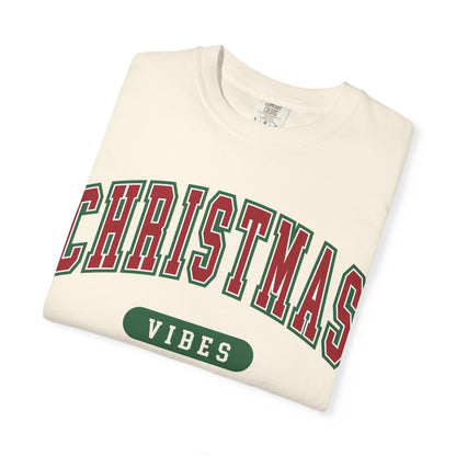 Retro Christmas Vibes T-shirt | Womens Christmas Outfit | Holiday Tees | Womens Xmas Party Gift, Festive Holiday shirt