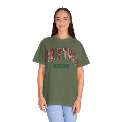 Retro Christmas Vibes T-shirt | Womens Christmas Outfit | Holiday Tees | Womens Xmas Party Gift, Festive Holiday shirt